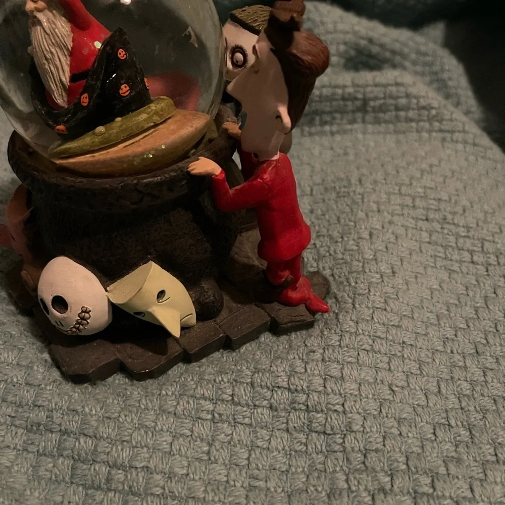 Disney's Nightmare Before Christmas RETIRED Lock Shock & Barrel Snow Globe Read - Picture 4 of 9